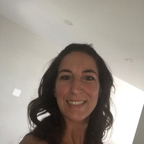 Meet your Posher, Tiffany - Picture 1 of 1